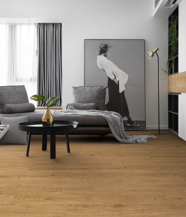 Pavimento SPC Loft costituito da più strati di PVC uniti tra loro, posato in un appartamento moderno a Torino.