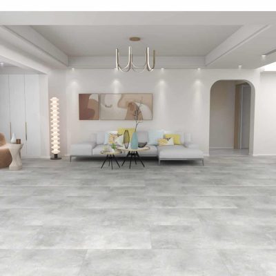 Il salotto di un attico con pavimenti in SPC della Collezione Maxi Tiles dai toni chiari.