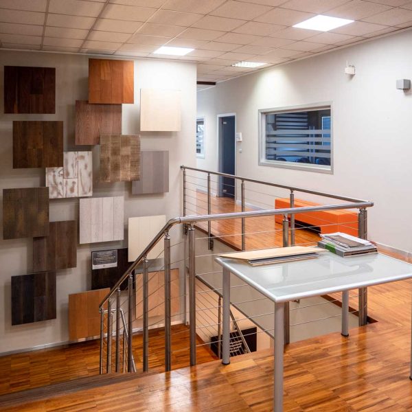 L'interno dello showromm di Parital, con ca