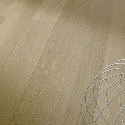 Dettaglio del parquet in legno naturale per interni Contemporanea, posato in un appartamento a Torino.