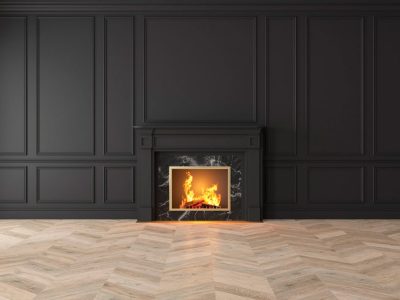 Parquet in legno chiaro posato a spina di pesce, caratterizzato da alta resistenza e sicurezza, anche in caso di incendio.